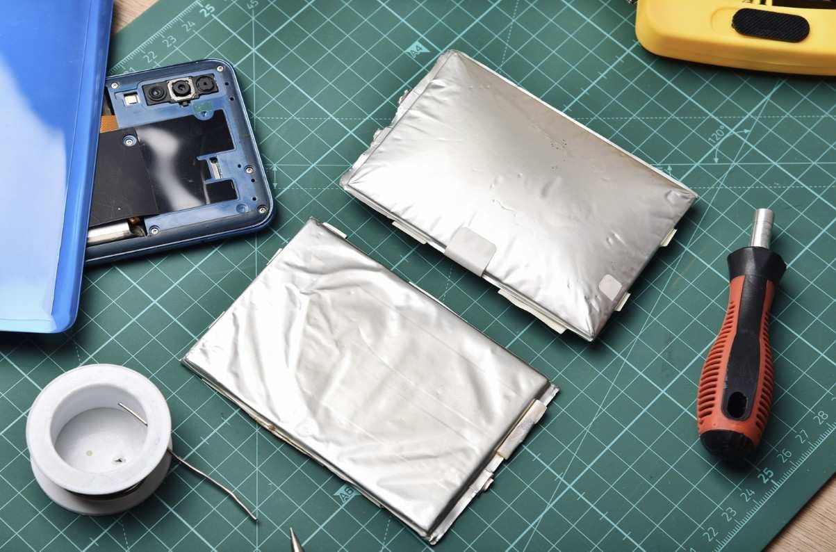 Where Can You Take a Swollen Lithium Battery Near You?
