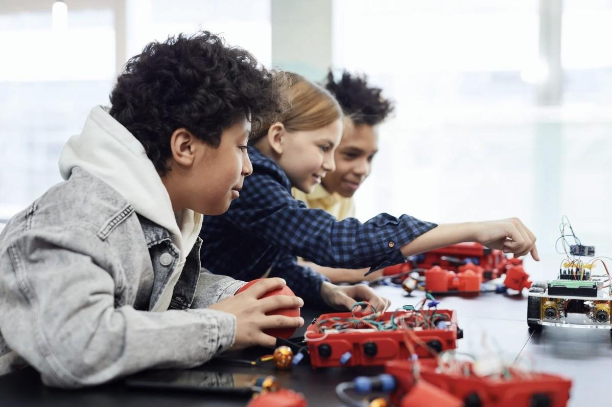 How Do Robotics Kits Develop STEM and Problem-Solving Skills?