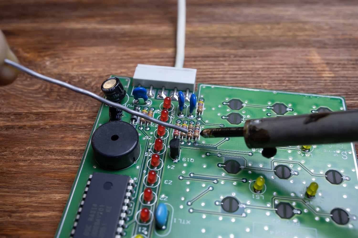 What Breadboard Layout Mistakes Cause Circuits to Fail