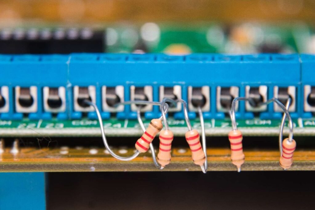 Simple Transistor Switch Circuit for Beginners